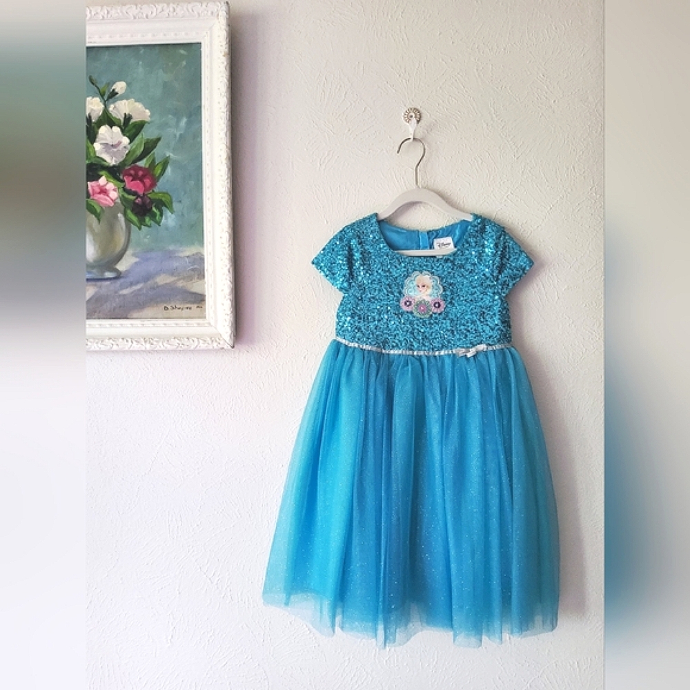 Disney Store -RARE FIND- Sequin & Tulle FROZEN Dress w/Elsa Character Design